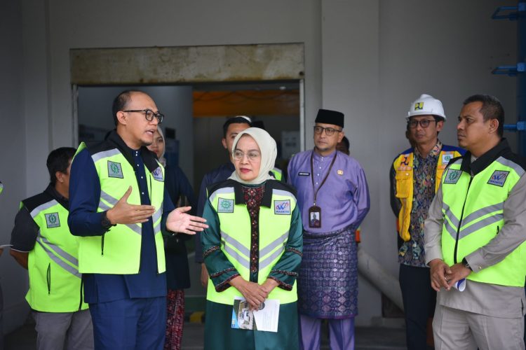 Pj Wali Kota Jambi Cek Lapangan, Pastikan IPAL Terpadu Selesai Bulan Ini. (Foto : ist)