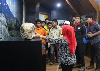 54 Mahasiswa Geologi Lakukan Camp Fosil di Merangin. (Foto : ist)