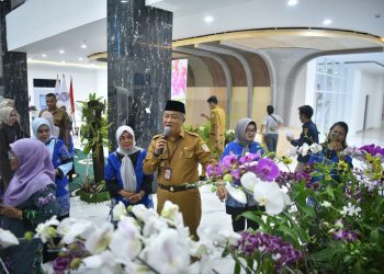 Sekda A Ridwan Apresiasi Pengukuhan DPC Pecinta Anggrek Indonesia Kota Jambi, Harap Bangun Inovasi Lestarikan Anggrek. (Foto : ist)