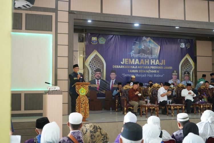 Wagub Sani Sambut Kepulangan 447 Jemaah Haji Jambi Kloter 24. (Foto : ist)