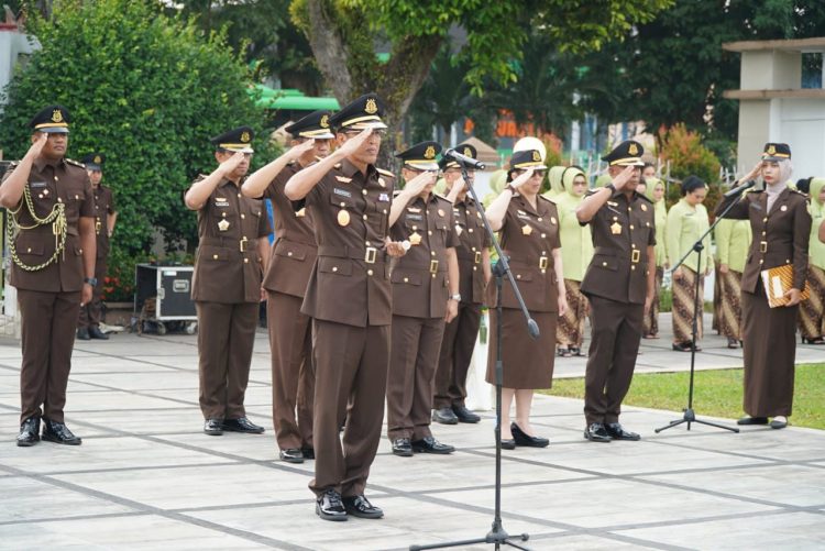 Kajati Jambi Pimpin Ziarah di Taman Makam Pahlawan. (Foto : ist)