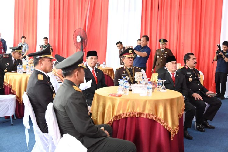 Kapolda Jambi Dampingi Gubernur Serahkan Remisi ke Narapidana. (Foto : ist)