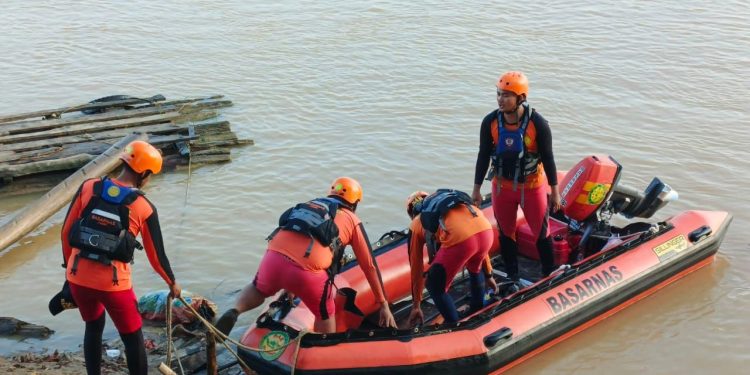 Tim SAR Gabungan Perluas Area Pencarian Korban Tenggelam di Sungai Batanghari. (Foto : ist)