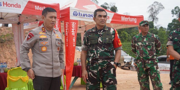 Danrem Gapu dan Kapolda Jambi Tinjau Pos Karhutla Batang Asam. (Foto : ist)