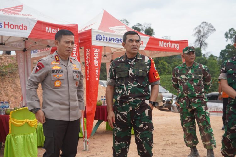 Danrem Gapu dan Kapolda Jambi Tinjau Pos Karhutla Batang Asam. (Foto : ist)