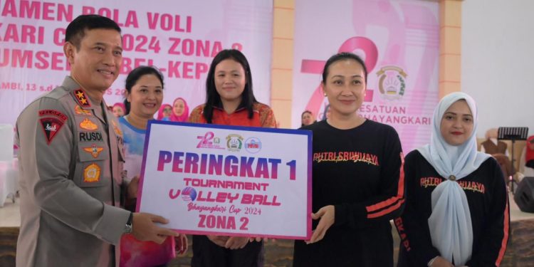 Kapolda Jambi Tutup Turnamen Voli Bhayangkari Cup Zona 2. (Foto : ist)