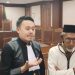 Saad Fadhil Sa’di didampingi kuasa hukumnya Adnan Parangi di Pengadilan Negeri Jakarta Pusat, Rabu 14 Agustus 2024. (Foto: Ist)