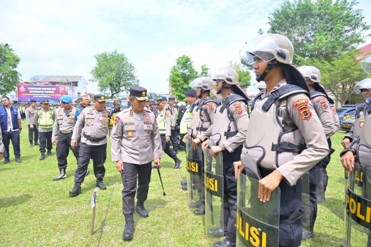 Irjen Rusdi Hartono Lanjutkan Pengecekan Personel OMP 2024 di Polresta Jambi. (Foto : ist)