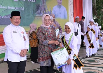 Pj Wali Kota Jambi Wisuda Ribuan Hafidz Hafidzah Cilik Penghafal Alquran. (Foto : ist)