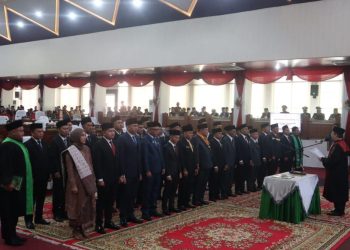 35 Orang Anggota DPRD Merangin Dilantik dan Disumpah. (Foto : ist)