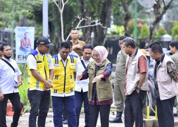 Pj Wali Kota Jambi Tinjau Proyek Kolam Retensi. (Foto : ist)