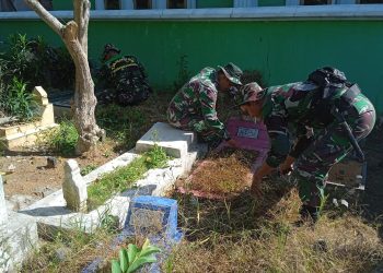 Jelang HUT ke-79 TNI, Kodim 0415/Jambi Karya Bhakti Bersihkan TPU. (Foto : ist)