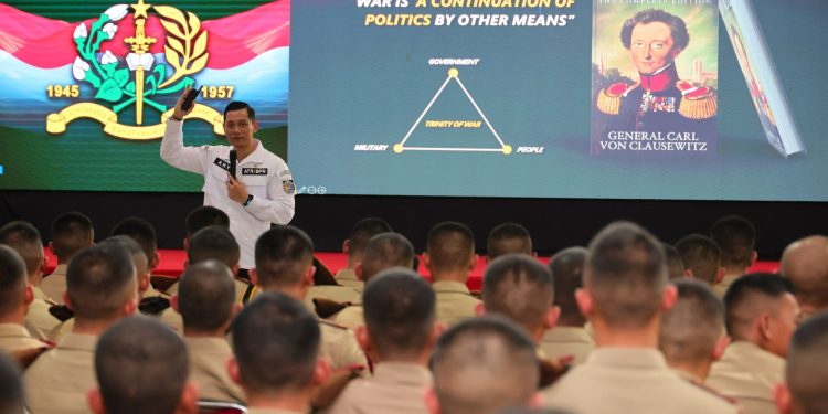 Menteri AHY Motivasi Taruna Taruni Akmil, Minta Siapkan Diri untuk Pengabdian kepada Rakyat dan Negara. (Foto : ist)