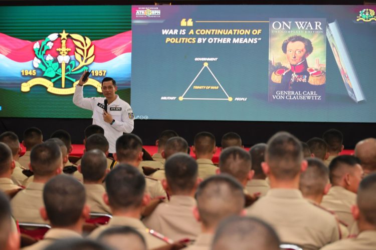 Menteri AHY Motivasi Taruna Taruni Akmil, Minta Siapkan Diri untuk Pengabdian kepada Rakyat dan Negara. (Foto : ist)