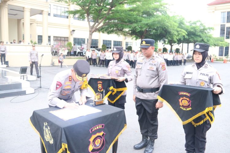 Polda Jambi Lakukan Penandatanganan Pakta Integritas Terkait Komitmen dan Sanksi Penyalahgunaan Narkoba. (Foto : ist)