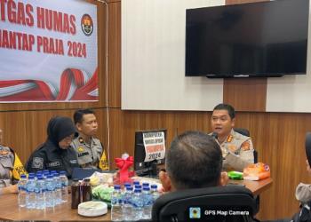 Kabid Humas Arahkan Personel Satgas Humas Pantau Media Sosial Demi Kelancaran Operasi Mantap Praja 2024. (Foto : ist)