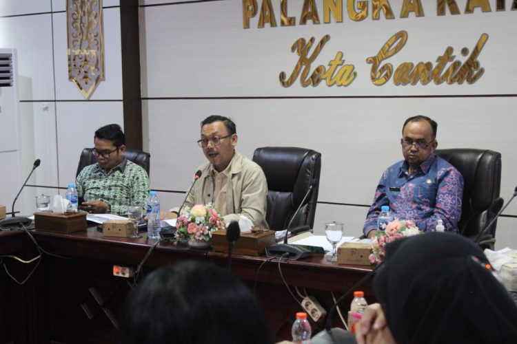 Kepala Badan Pertanahan Nasional (BPN) Kota Palangka Raya, Indra Gunawan, mengikuti rapat Forum Penataan Ruang Kota Palangka Raya. (Foto : BPN Palangka Raya)