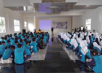 JMSI Kepri Ajak Pelajar SMAN 2 Tanjungpinag Sampaikan Bahaya Narkoba Melalui Tulisan. (Foto : ist)