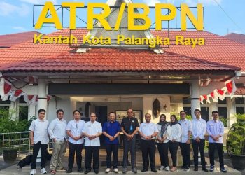Kepala BPN Kota Palangka Raya Indra Gunawan saat menerima kunjungan kerja jajaran Direktorat Jendral Survei dan Pemetaan Kementerian Agraria dan Tata Ruang/Badan Pertanahan Nasional Ke Kantor Pertanahan Kota Palangka Raya. (Foto : BPN Kota Palangka Raya)