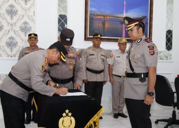 Penyerahan Tugas Jabatan Kasat Resnarkoba Kepada Kapolresta Jambi. (Foto : ist)