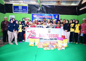 Sambut HUT Ke-73, Bidhumas Polda Jambi Santuni Anak di Panti Asuhan. (Foto : ist)