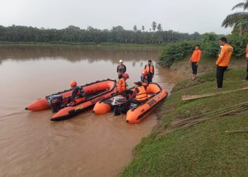 Tim Pos SAR Bungo terjun ke lokasi korban tenggelam. (Foto : Basarnas Jambi)