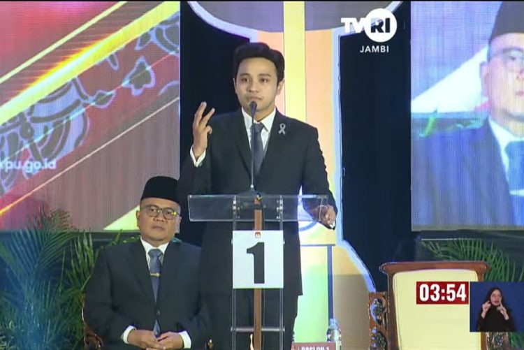 Diza Hazra Aljosha tampil pada debat Cawawako Jambi. (Foto : ist)