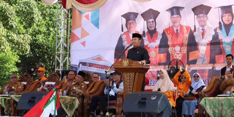 Ketua DPRD Jambi Berikan Semangat ke Ribuan Maru PKKMB Unja 2024. (Foto : ist)