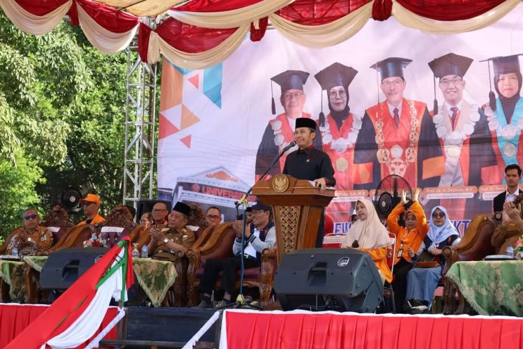 Ketua DPRD Jambi Berikan Semangat ke Ribuan Maru PKKMB Unja 2024. (Foto : ist)