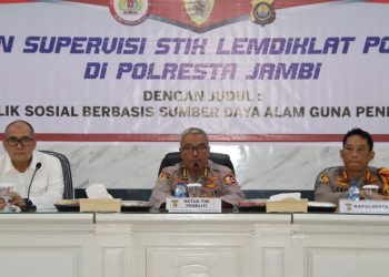 Kapolresta Jambi (kanan) Dampingi Kunjungan Tim Penelitian dan Supervisi STIK Lemdiklat Polri. (Foto : ist)