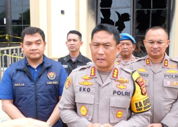 Kapolresta Jambi Kombes Pol Eko Wahyudi (tengah) didampingi Kabid Humas Kombes Pol Mulia Prianto (kiri) dan Wakapolresta Jambi. (Foto : ist)