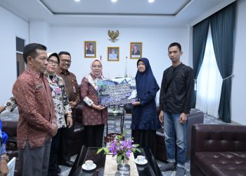 Kemensos Berikan Uang Duka Korban pagar roboh SMKN 1. (Foto : ist)