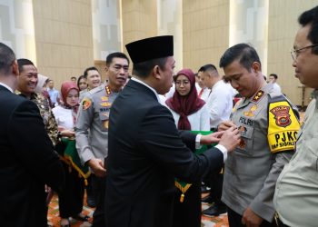 Kapolda Jambi Terima Penghargaan Pin Emas dari Menteri ATR/Kepala BPN RI. (Foto : ist)