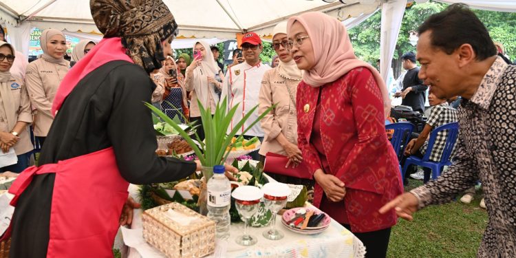 Buka Festival Jajanan Bengen, Pj Wali Kota : Ini Kita Lakukan Supaya Kuliner Khas Kota Jambi Lebih Dikenal dan Bisa Go Nasional-Internasional. (Foto : ist)