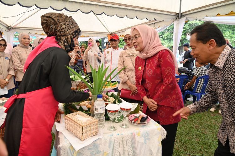 Buka Festival Jajanan Bengen, Pj Wali Kota : Ini Kita Lakukan Supaya Kuliner Khas Kota Jambi Lebih Dikenal dan Bisa Go Nasional-Internasional. (Foto : ist)