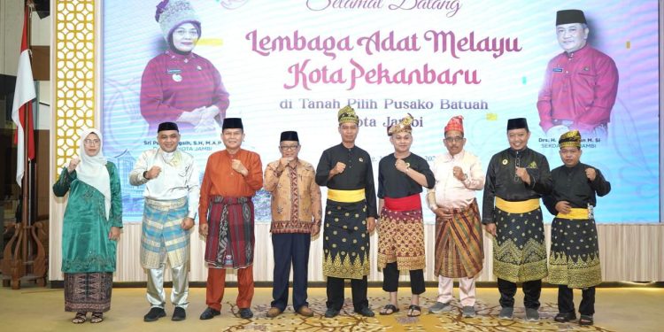 Tingkatkan Sinergi Serumpun Adat Melayu, LAM Pekanbaru Kunjungi LAM Tanah Pilih Pusako Batuah Kota Jambi. (Foto : ist)