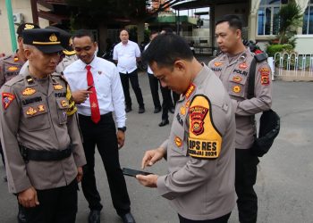 Cegah Judol, Kapolresta Jambi Cek HP Seluruh Personil. (Foto : ist)