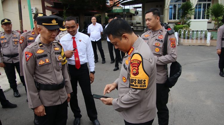 Cegah Judol, Kapolresta Jambi Cek HP Seluruh Personil. (Foto : ist)