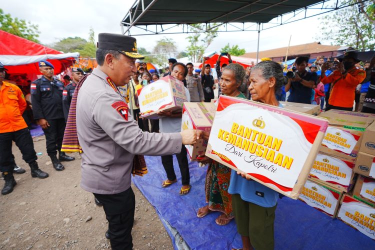 Kapolri Pastikan Pelayanan dan Kebutuhan Warga Pengungsi Erupsi Lewotobi. (Foto : ist)