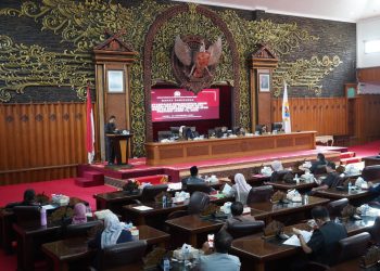 Pjs Gubernur Sudirman Apresiasi Pandangan Umun Fraksi DPRD Terhadap RAPBD 2025. (Foto : ist)