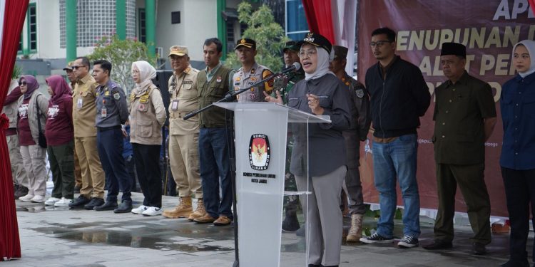 Pimpin Apel Masa Tenang dan Lepas Tim Penertiban APK, Pj Wali Kota Harap Pilkada Kota Jambi Teduh, Aman, Damai dan Lancar. (Foto : ist)