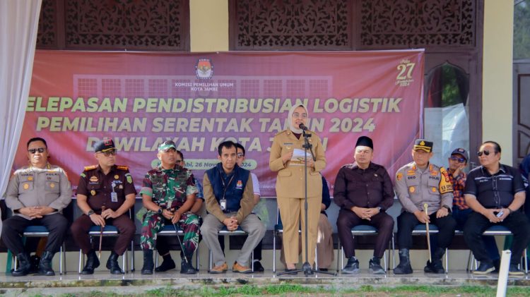 Lepas 20 Armada Angkutan Logistik, Pj Wali Kota Jambi Harap Pilkada Berjalan Tertib, Aman dan Kondusif. (Foto : ist)