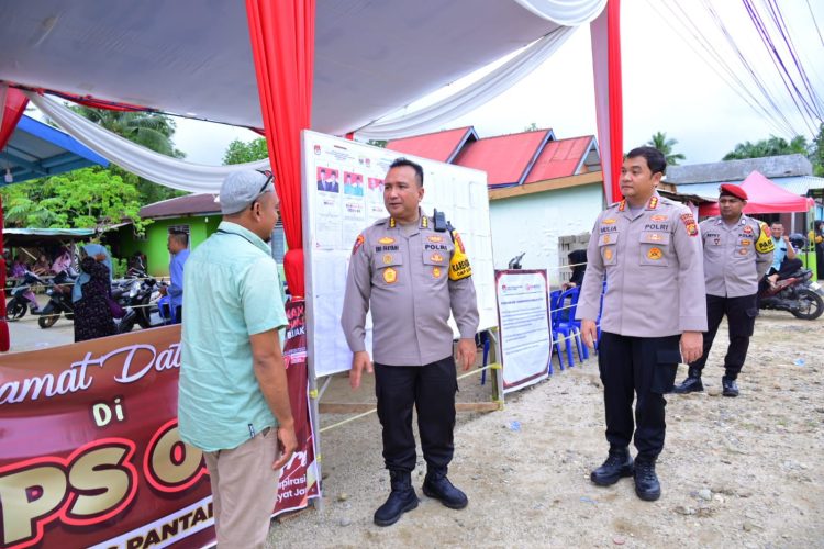 Karo Ops Polda Jambi Pantau Pencoblosan di TPS. (Foto : ist)