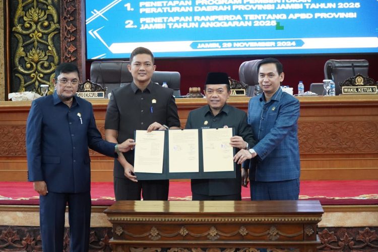 Gubernur Al Haris Ucapkan Terima Kasih ke Anggota Dewan Terkait Pembahasan RAPBD 2025. (Foto : ist)