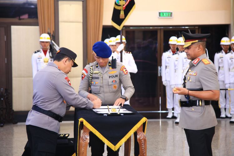 Kapolri Pimpin Serah Terima Jabatan 6 Pejabat Tinggi Polri. (Foto : ist)