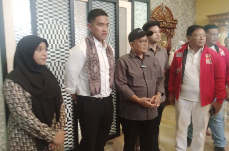 Kaesang Pangarep bersama Maulana-Diza. (Foto : Rolan - sinarjambi.com)