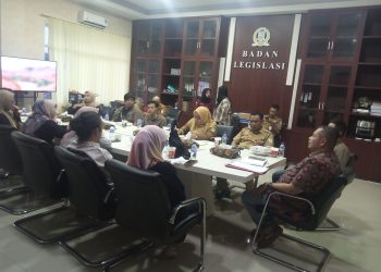Suasana pertemuan ketua DPRD kota Jambi bersama jurnalis. (Foto : Rolan - sinarjambi.com)