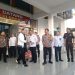 Kapolda Jambi Lepas Keberangkatan Komisi 3 DPR RI di Bandara Sultan Thaha. (Foto : Rolan - sinarjambi.com)