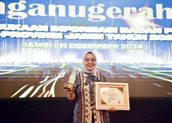 Informatif, Komisi Informasi Kembali Anugerahi PPID Utama Pemkot Jambi Terbaik Pertama Se-Provinsi Jambi. (Foto : ist)
