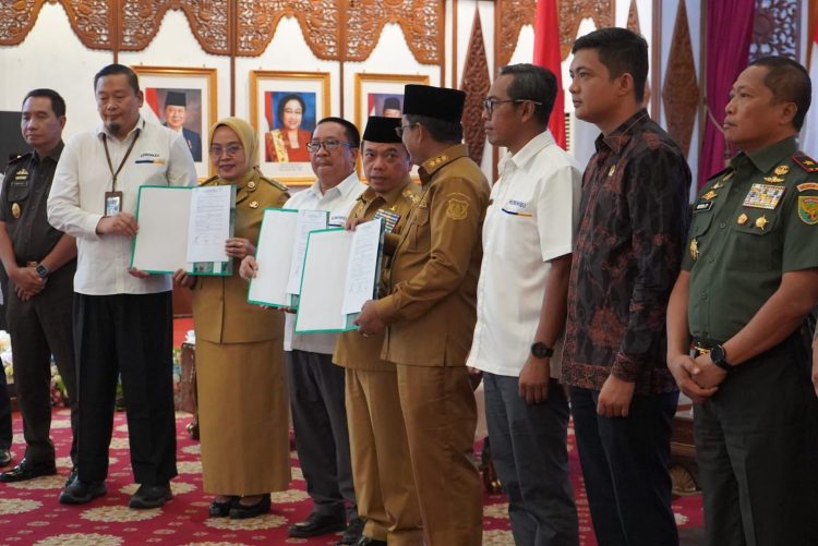 Penyerahan DIPA dan TKD 2025. (Foto : ist)